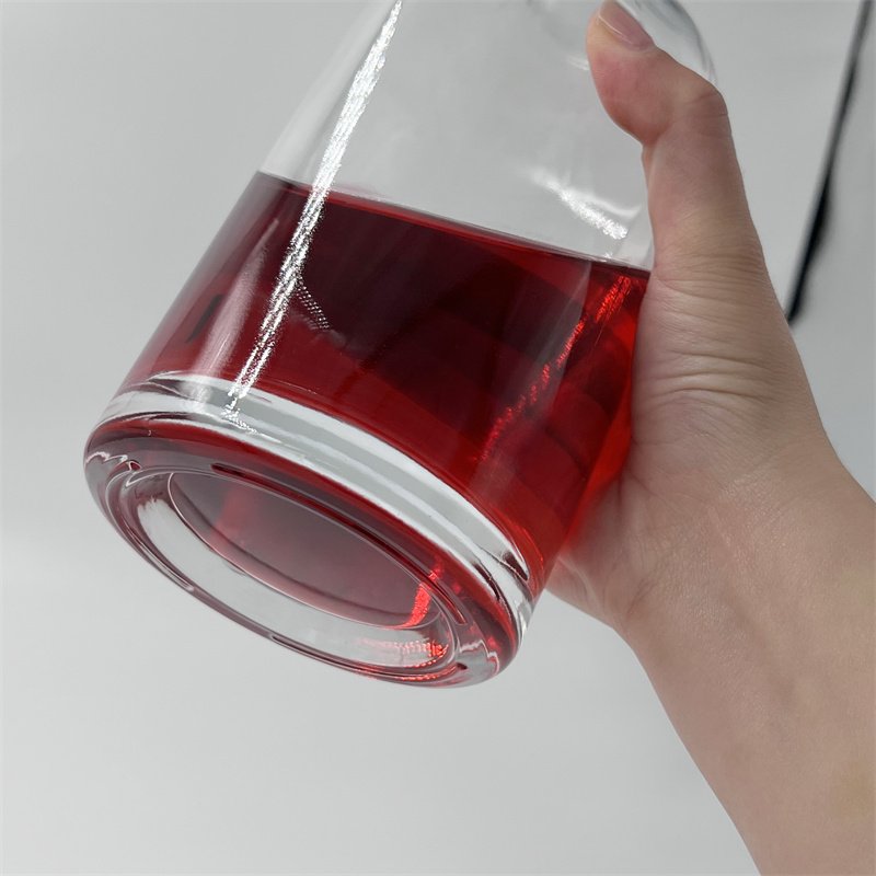 Competitive price Liquor Glass Bottles Empty Clear round brandy whisky vodka glass bottle 750ml with lid