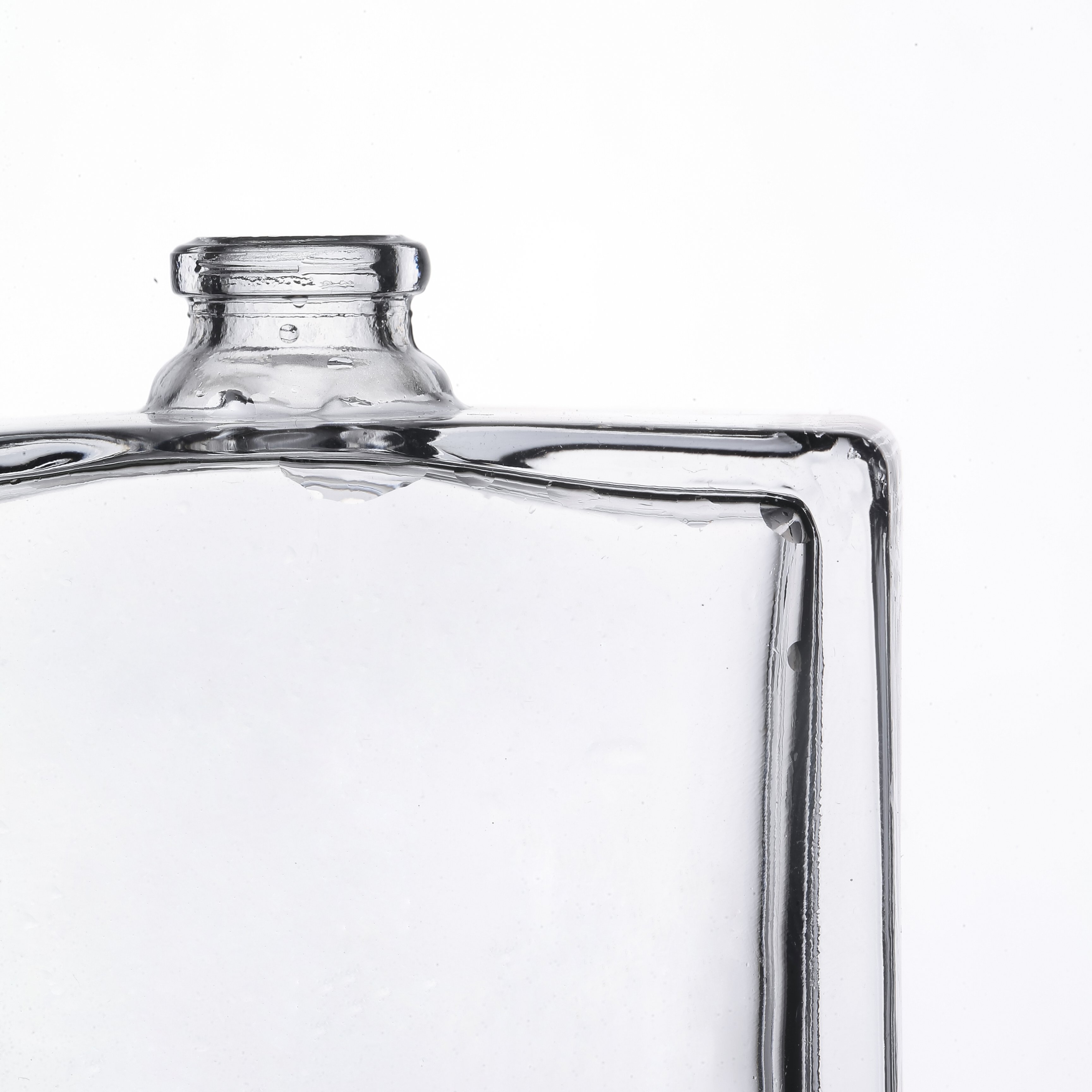 KDG Brand High end quality wholesale 110ml beverage bottles empty transparent perfume glass bottle with lids