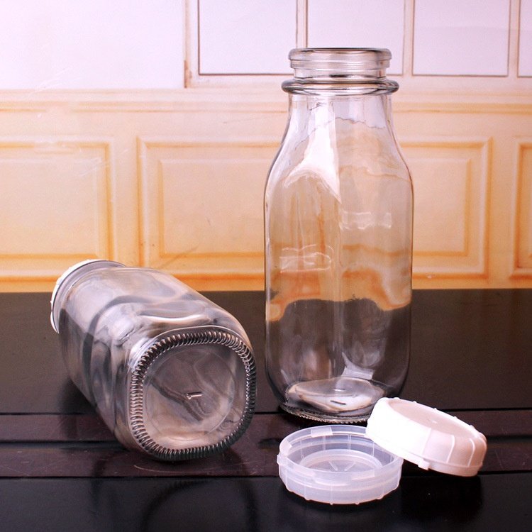 OEM 300ml 500ml 1000ml Milk Glass Bottles 16oz French Fresh Beverage Packaging Cold Brew Coffee Bottle With Lids and Logo