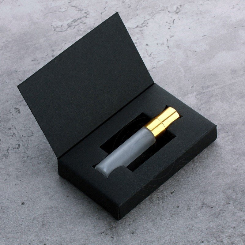 Empty refillable 5ml frosted mini portable perfume spray glass bottle with box