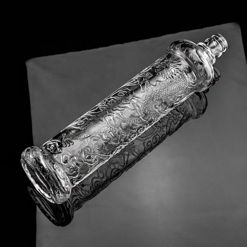 New Fancy Custom Glass Bottle Beautiful Dragon Embossed Liquor Glass Bottle With Golden Lid