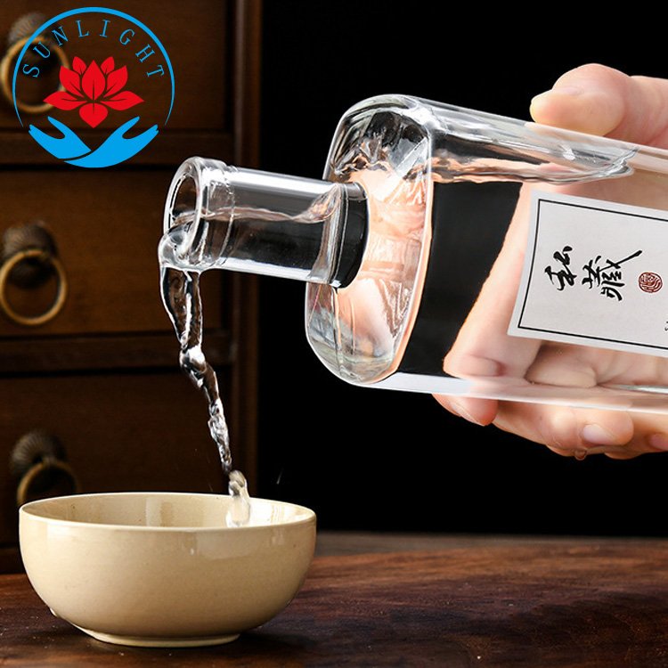 Hot Selling Products 2023 Shaped Tequila Vodka Whisky Brandy Glass Bottle Liquor Vodka Whisky Glass Bottle With Lid