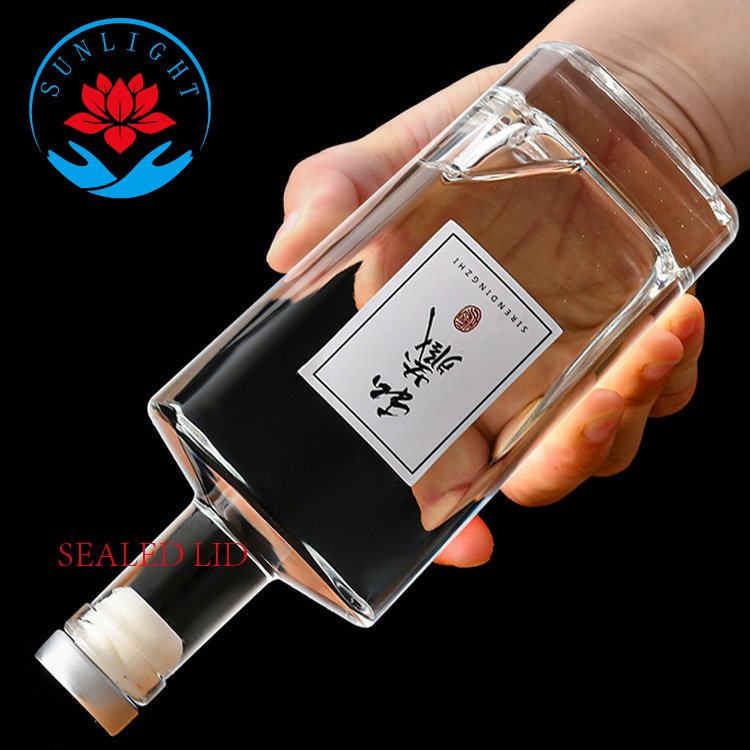 Hot Selling Products 2023 Shaped Tequila Vodka Whisky Brandy Glass Bottle Liquor Vodka Whisky Glass Bottle With Lid