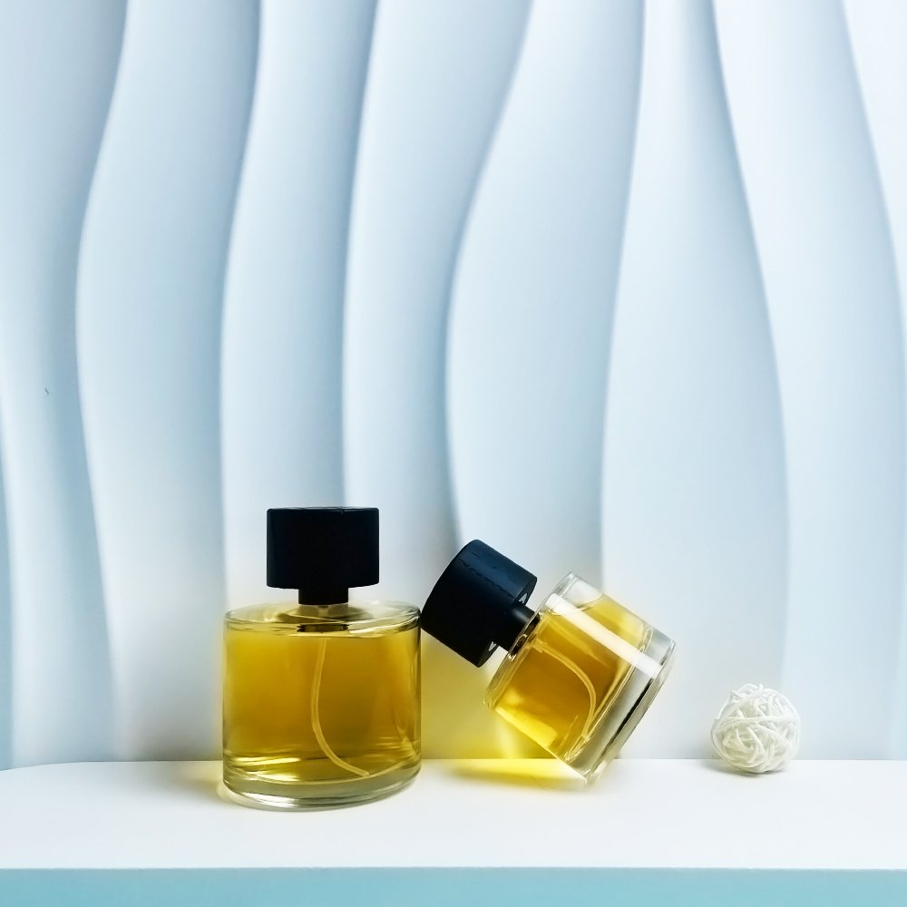 Wholesale Custom Direct Supply 50Ml 100Ml Empty Cylindrical Transparent Glass Perfume Spray Bottle With Cap Box Packaging