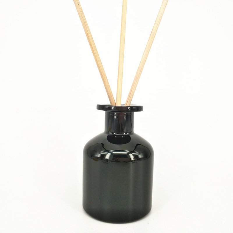 High Quality Round 50ml 100ml 150ml 200ml Home Hanging Room Black Empty Aroma Perfume Reed Diffuser Glass Bottle