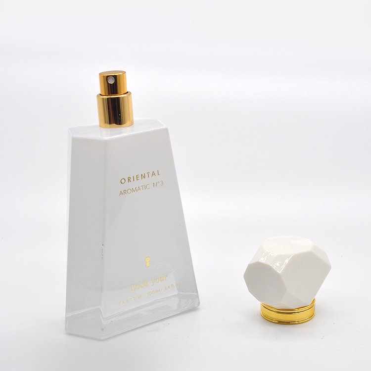 Women's high quality exquisite modern design thick glass perfume bottle
