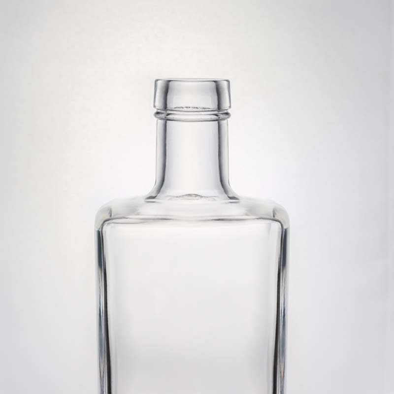 Customized liquor bottle wholesale square Heavy base 700ml 750ml vodka spirit glass bottle with cork stopper