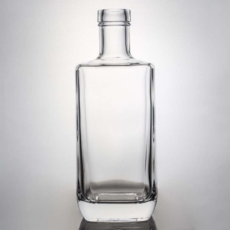 Customized liquor bottle wholesale square Heavy base 700ml 750ml vodka spirit glass bottle with cork stopper