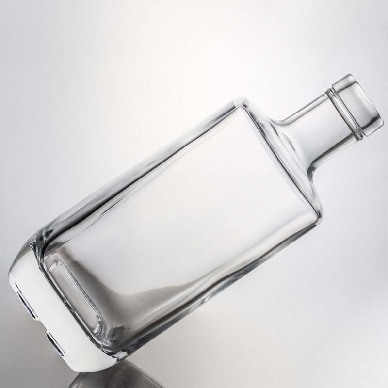 Customized liquor bottle wholesale square Heavy base 700ml 750ml vodka spirit glass bottle with cork stopper