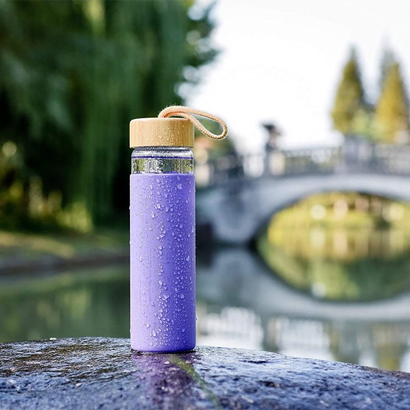 Eco friendly Borosilicate Glass BPA Free 20 Oz Water Bottle with Bamboo Lid and Silicone Sleeve