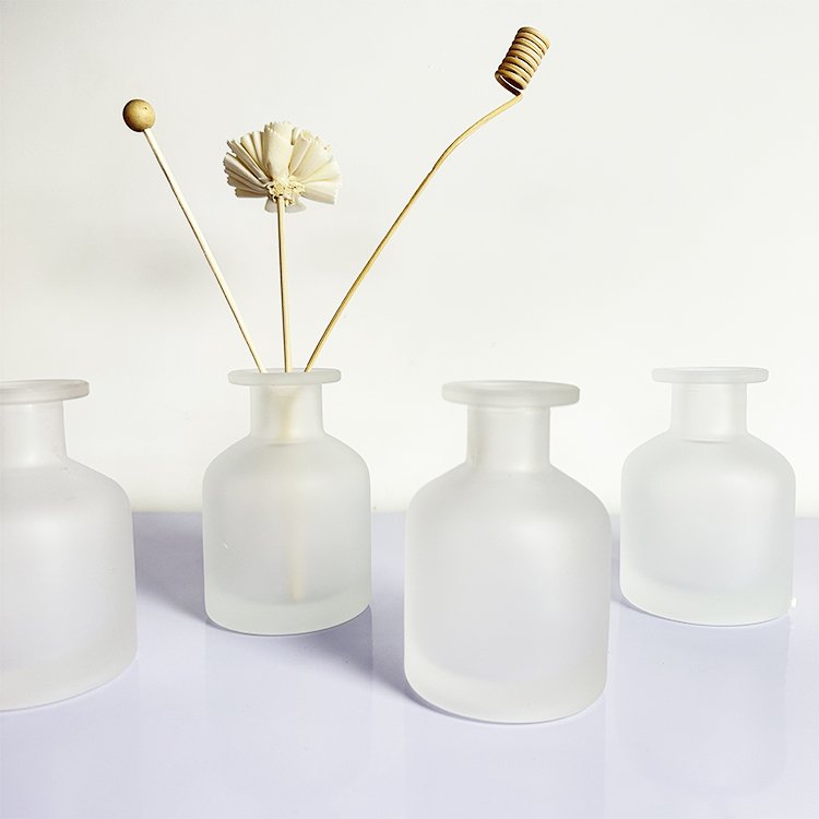 Popular 100ml 150ml 200ml Black Gray Colorful Round Fragrance Reed Diffuser Glass Bottle with Cork Stopper