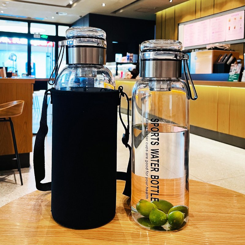 Wholesale custom logo 750/1000/1200/1500ml fashion personalized High borosilicate glass water bottles with neoprene sleeve
