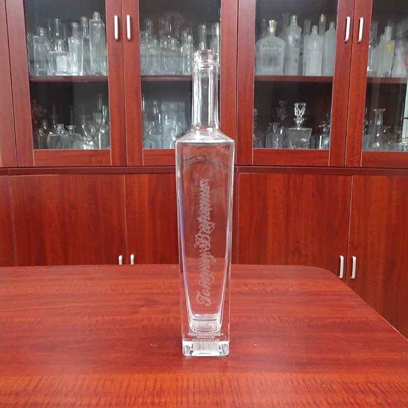 China 5cl 375ml 750 Ml 1000ml glass Gin bottle Liquor For Rum With Cork