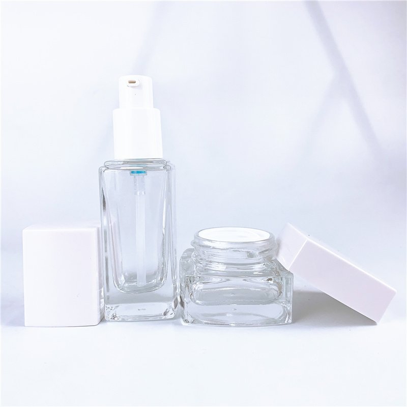 Thick bottom transparent square glass bottle free sample sprayable color cream bottle cosmetic packaging bottle