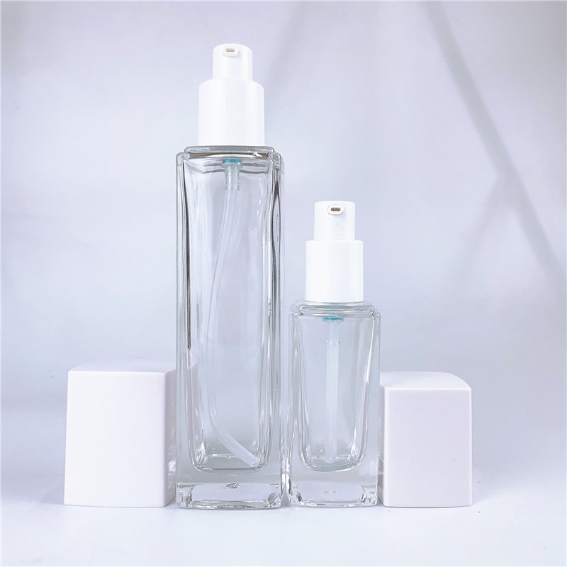 Thick bottom transparent square glass bottle free sample sprayable color cream bottle cosmetic packaging bottle