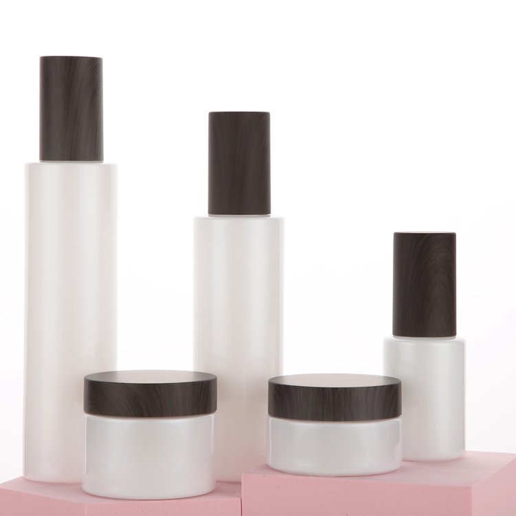 20ml 30ml (1 oz) 40ml 60ml (2 oz) 80ml 100ml 120ml (4 oz) Matte Glass Cosmetic Bottle with Spray Lotion Pump Black Lid for Serum