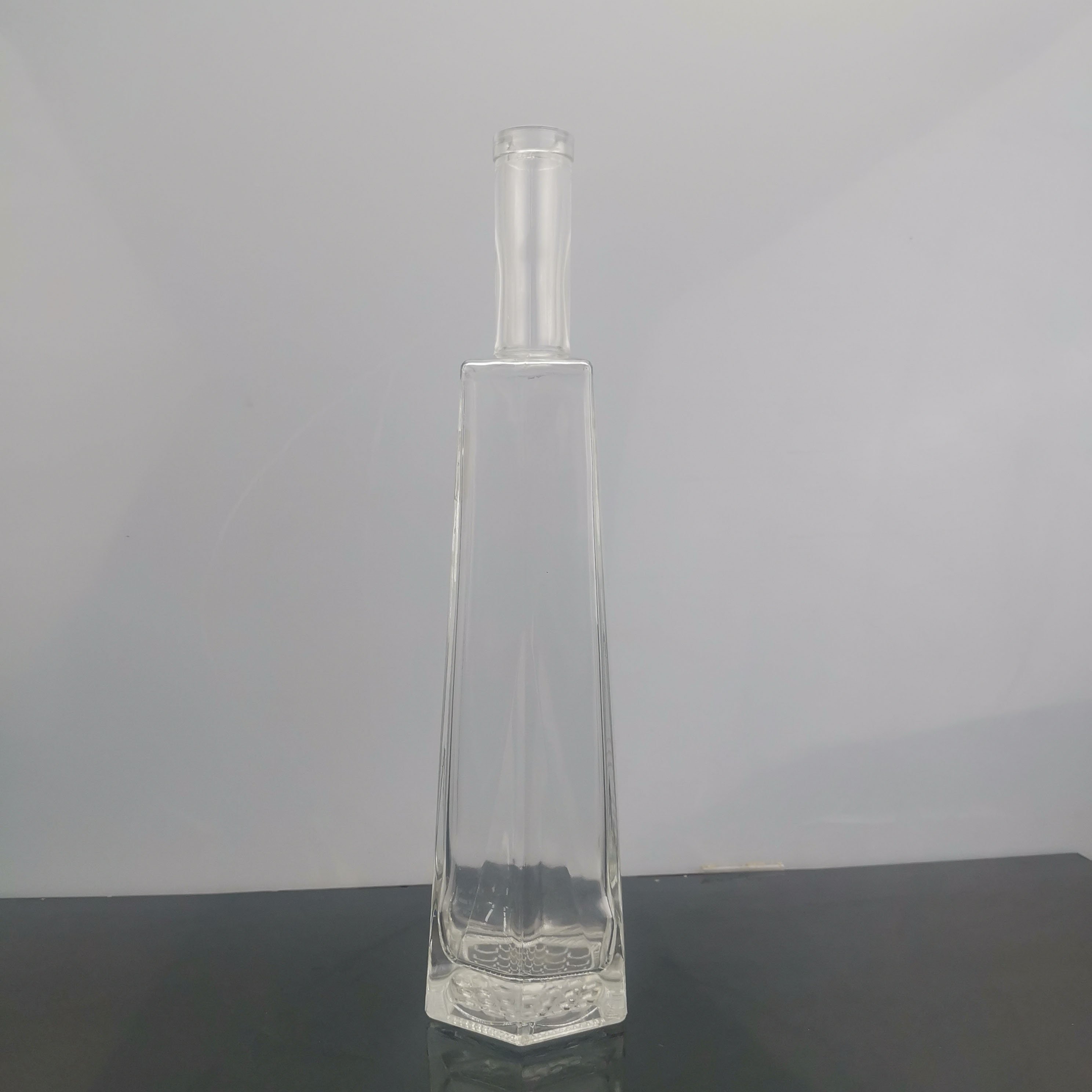 Wholesale High Quality 1000ml Glass Bottles with Crown Cap Transparent Design Custom Logo round Shape for Water and Wine Use