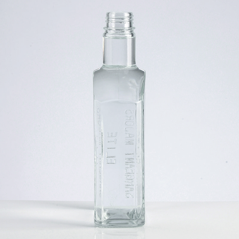Excellent quality Factory wholesale 750 ml Glass Bottle with Cork For Brandy Vodka Whiskey Liquor