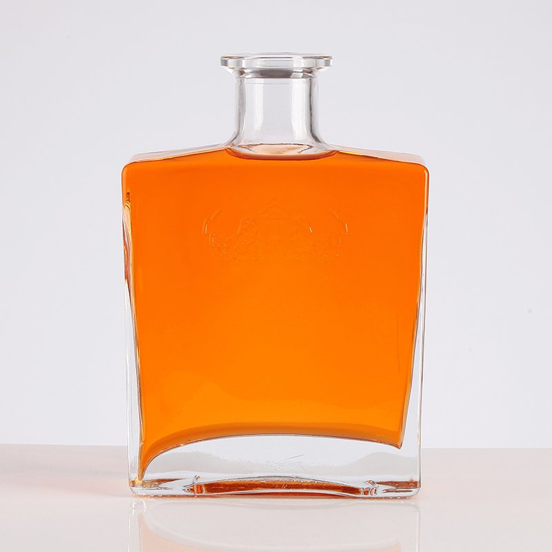 Excellent quality Factory wholesale 750 ml Glass Bottle with Cork For Brandy Vodka Whiskey Liquor