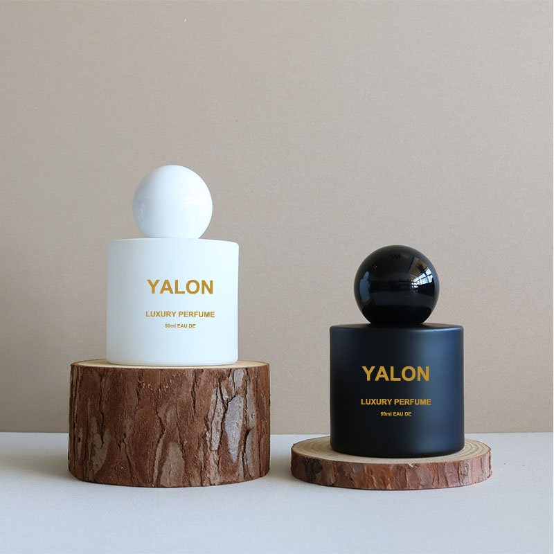 Free Sample Luxury 30ml 50ml Black/Clear Glass Perfume Bottle with Matte Finish Square & round Shape Cap-for Cosmetics & Oils