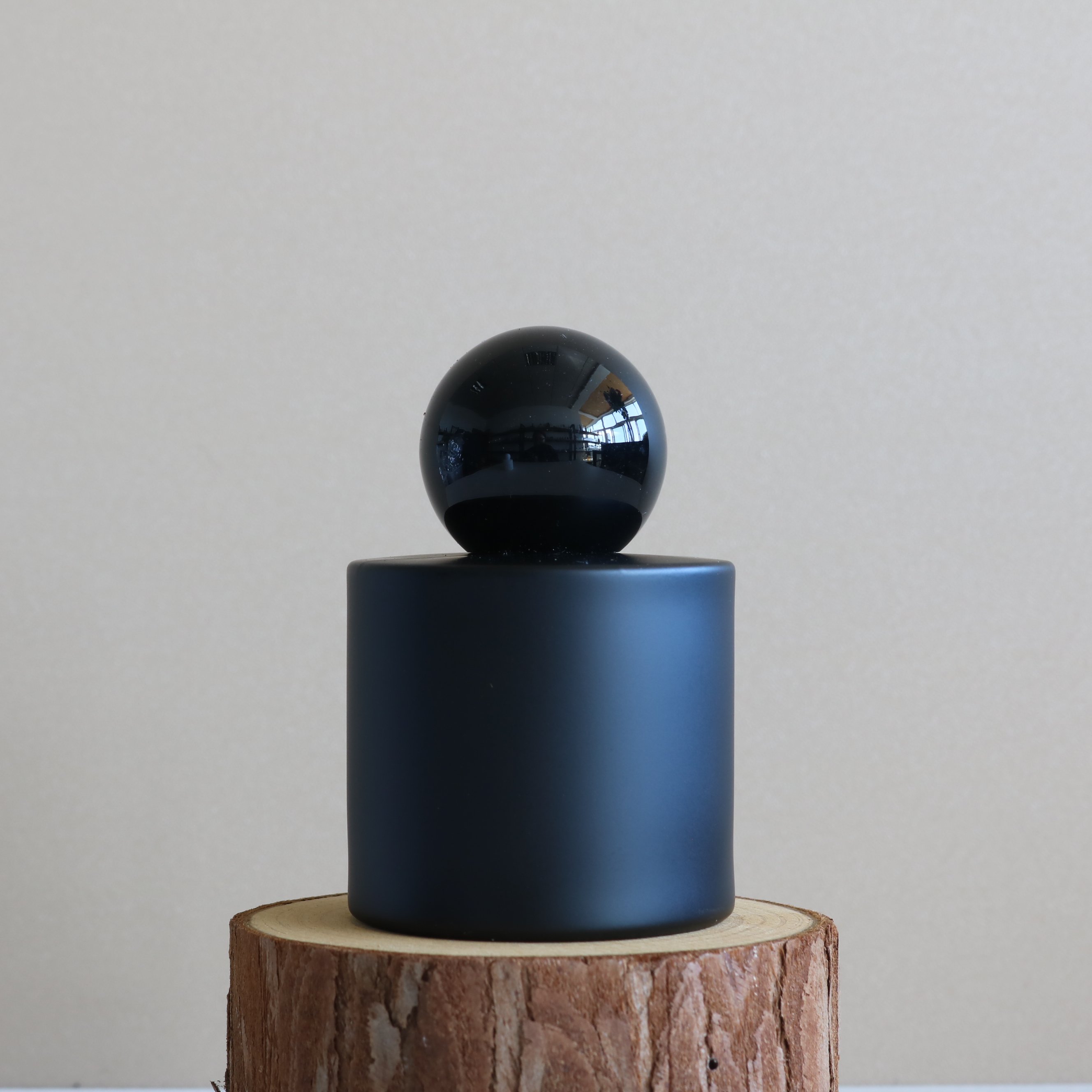 Free Sample Luxury 30ml 50ml Black/Clear Glass Perfume Bottle with Matte Finish Square & round Shape Cap-for Cosmetics & Oils