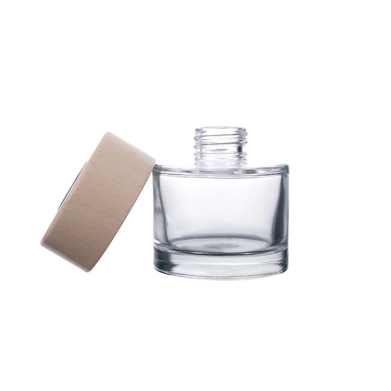 Home Decoration 50ml 100ml Empty Round Fragrance Aroma Oil Reed Diffuser Glass Bottle With Wooded Lid Rattan Stick