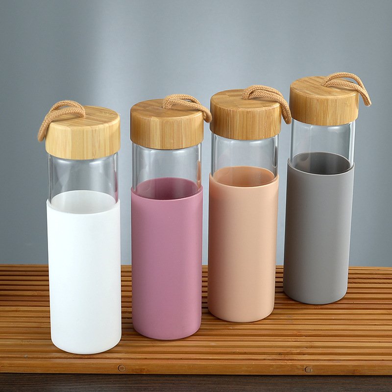 350ml 500ml 550ml 600m BPA-Free Dishwasher Safe Borosilicate Glass Water Bottle with Protective Silicone Sleeve and Bamboo Lid
