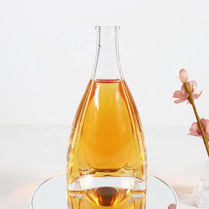 Customized Bottle Woman Body Shape Glass Bottle 300ml Luxury Spirits Glass Bottle for Vodka Whiskey Xo Tequila with Cork