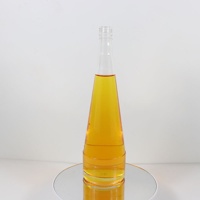 Customized Bottle Woman Body Shape Glass Bottle 300ml Luxury Spirits Glass Bottle for Vodka Whiskey Xo Tequila with Cork