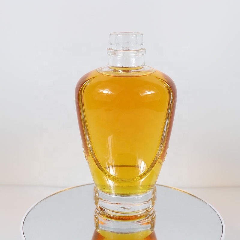 Customized Bottle Woman Body Shape Glass Bottle 300ml Luxury Spirits Glass Bottle for Vodka Whiskey Xo Tequila with Cork