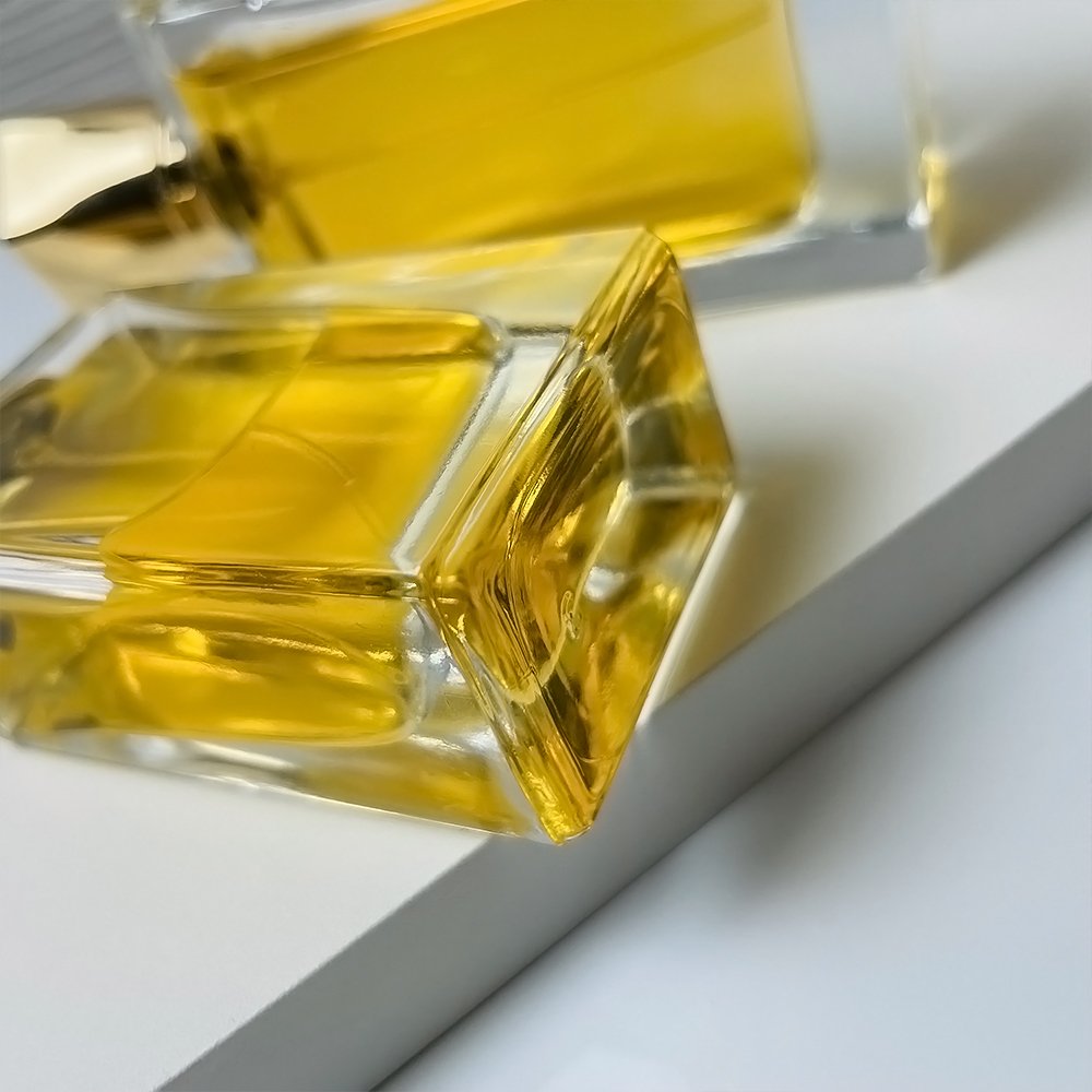 Luxury High Grade Custom Double Wall 50Ml Crystal Glass Perfume Bottles Square Clear Cheap Cosmetic Spray Bottles