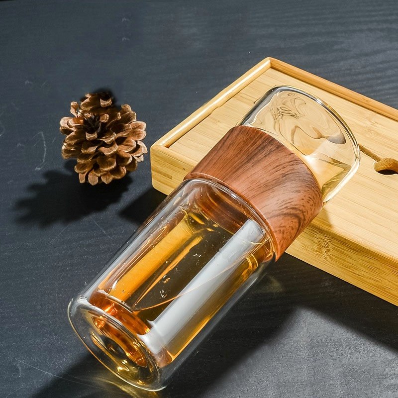 Manufactures Hot saling Double Layer Glass Tea Infuser Travel Mug Tea Tumbler Glass Bottle for Loose Leaf Tea Fruit