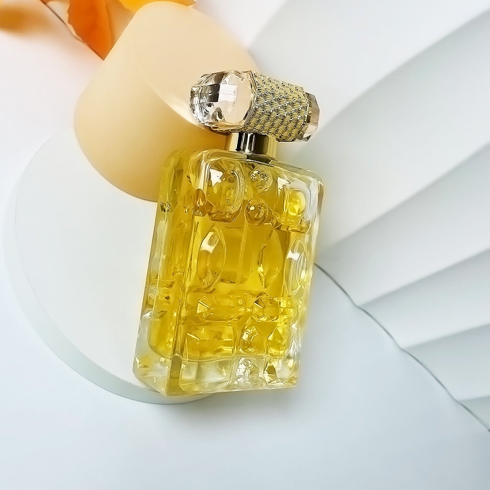 Low MOQ Luxury Perfume bottle 100Ml Recyclable Empty Square Clear Luxury Fine Mist Spray Glass Perfume Bottle with Luxury Cap