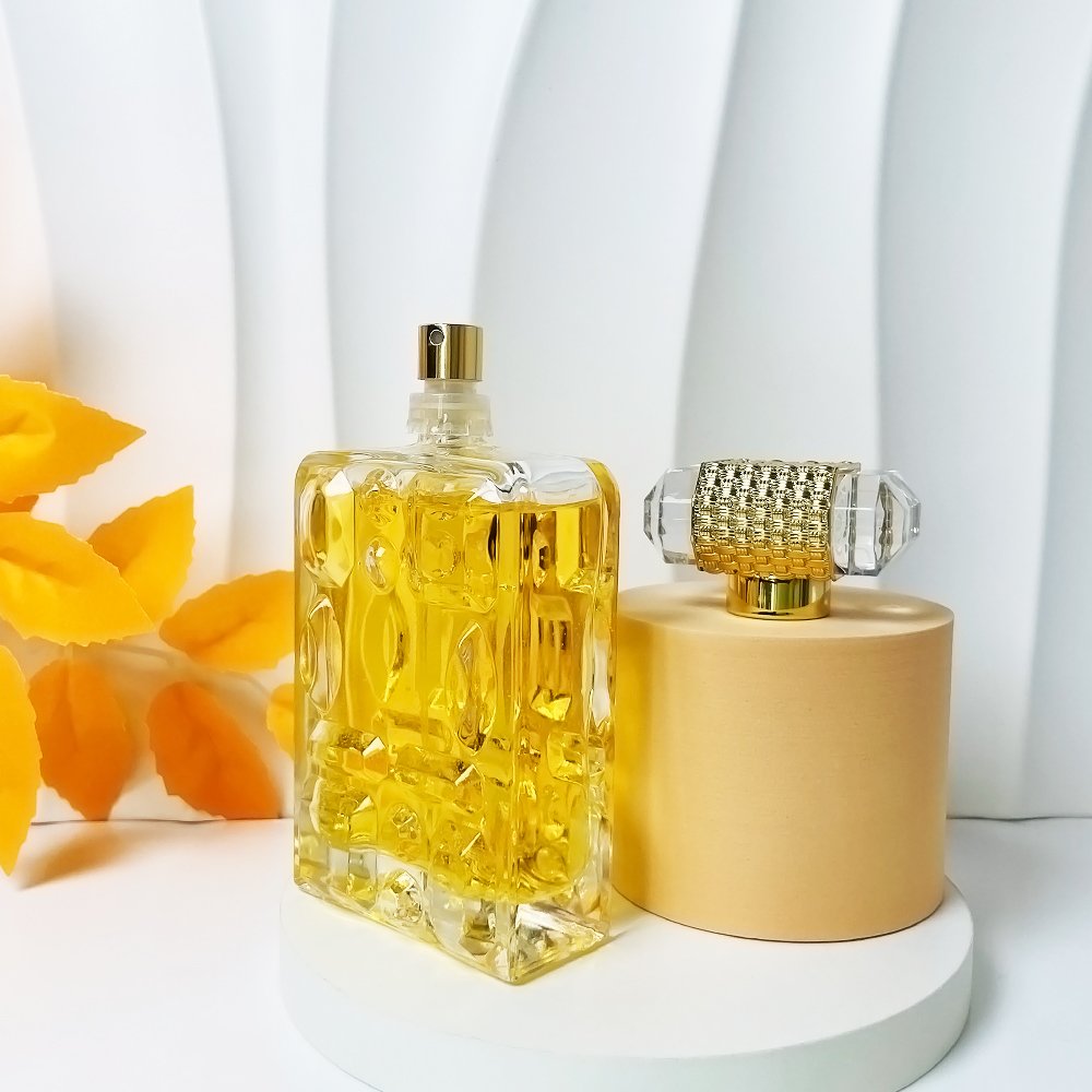 Low MOQ Luxury Perfume bottle 100Ml Recyclable Empty Square Clear Luxury Fine Mist Spray Glass Perfume Bottle with Luxury Cap
