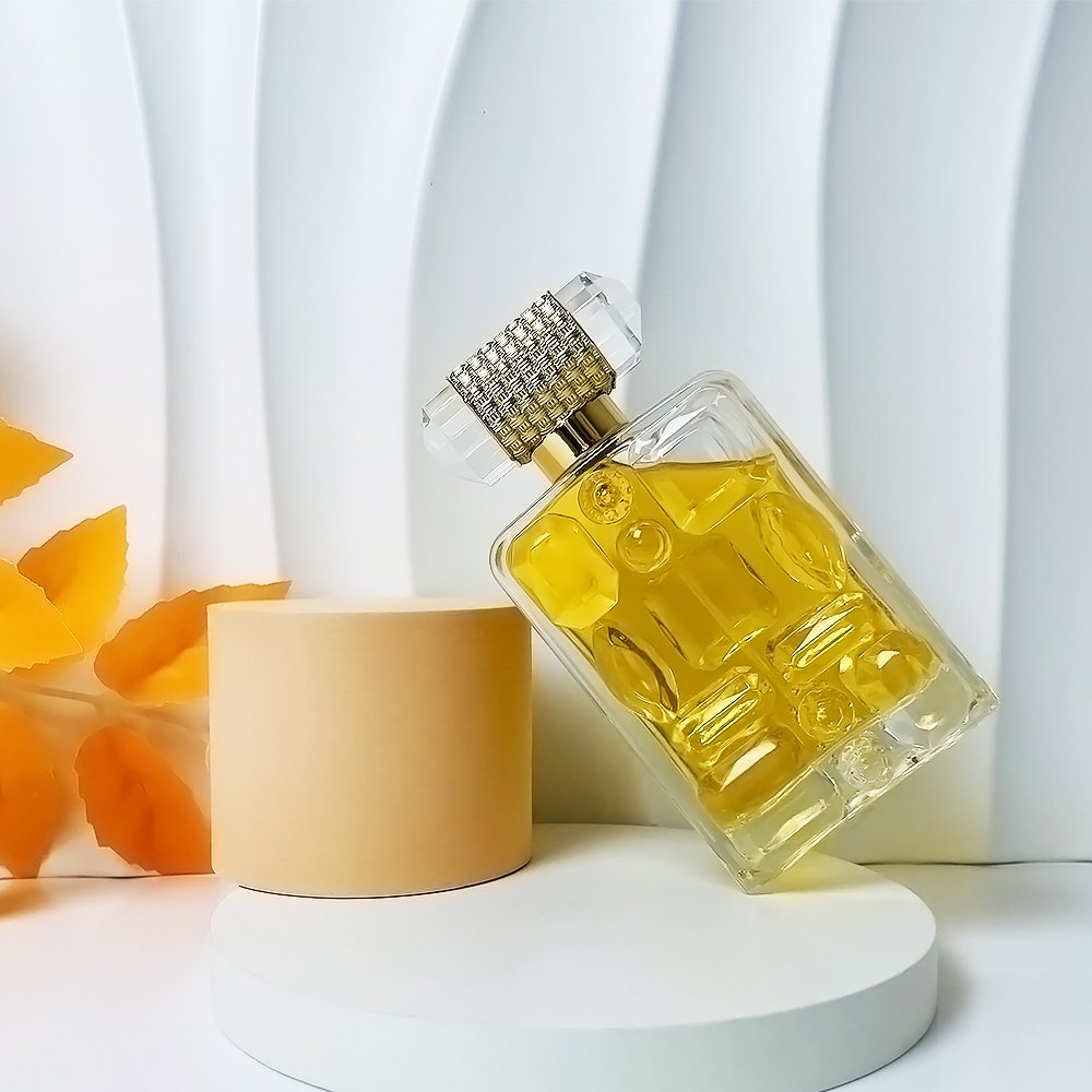 Low MOQ Luxury Perfume bottle 100Ml Recyclable Empty Square Clear Luxury Fine Mist Spray Glass Perfume Bottle with Luxury Cap