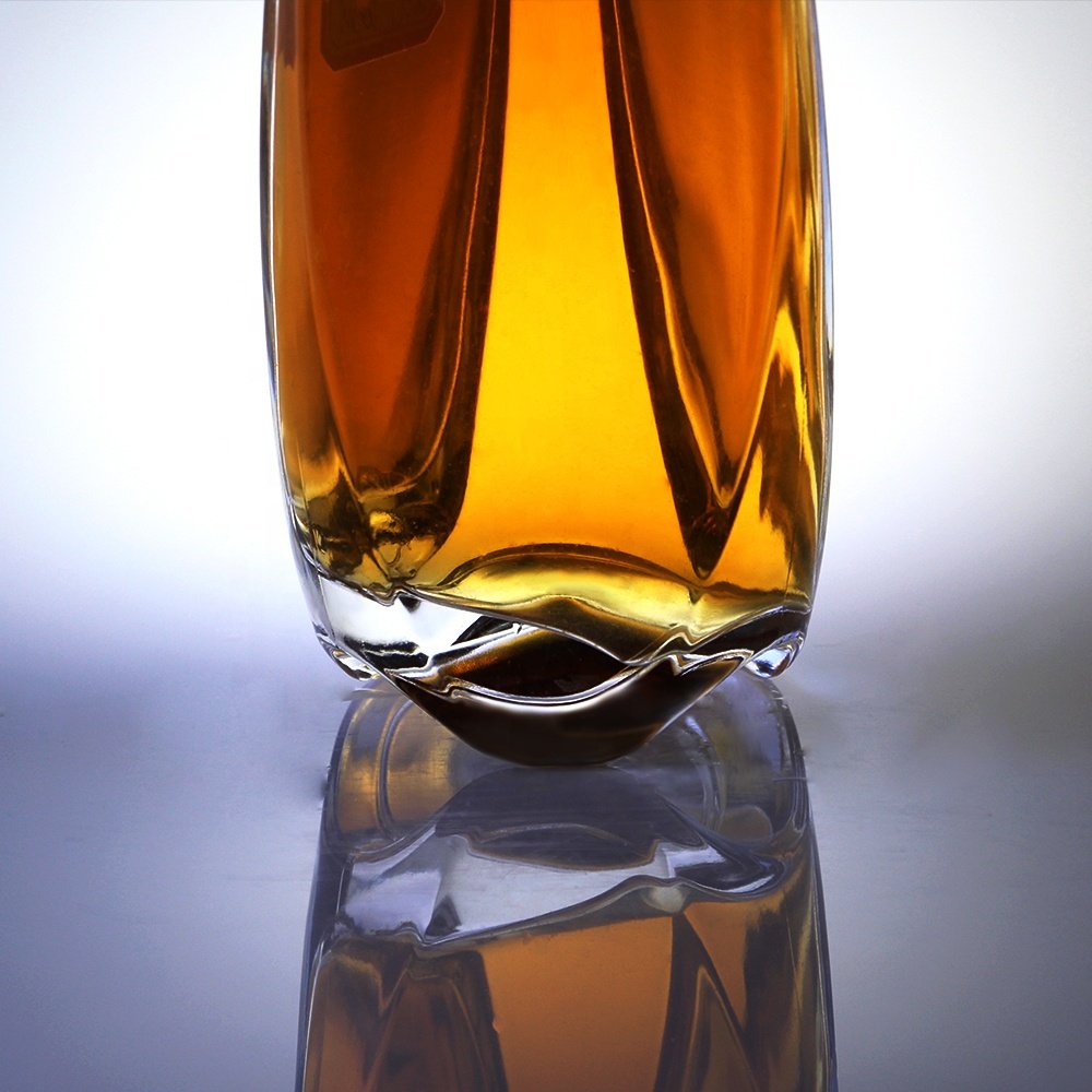 Unique Design Trihedron Glass Bottle 500ml 700ml 750ml Custom Whisky Vodka Tequila Gin Liquor Bottles Screw Cap