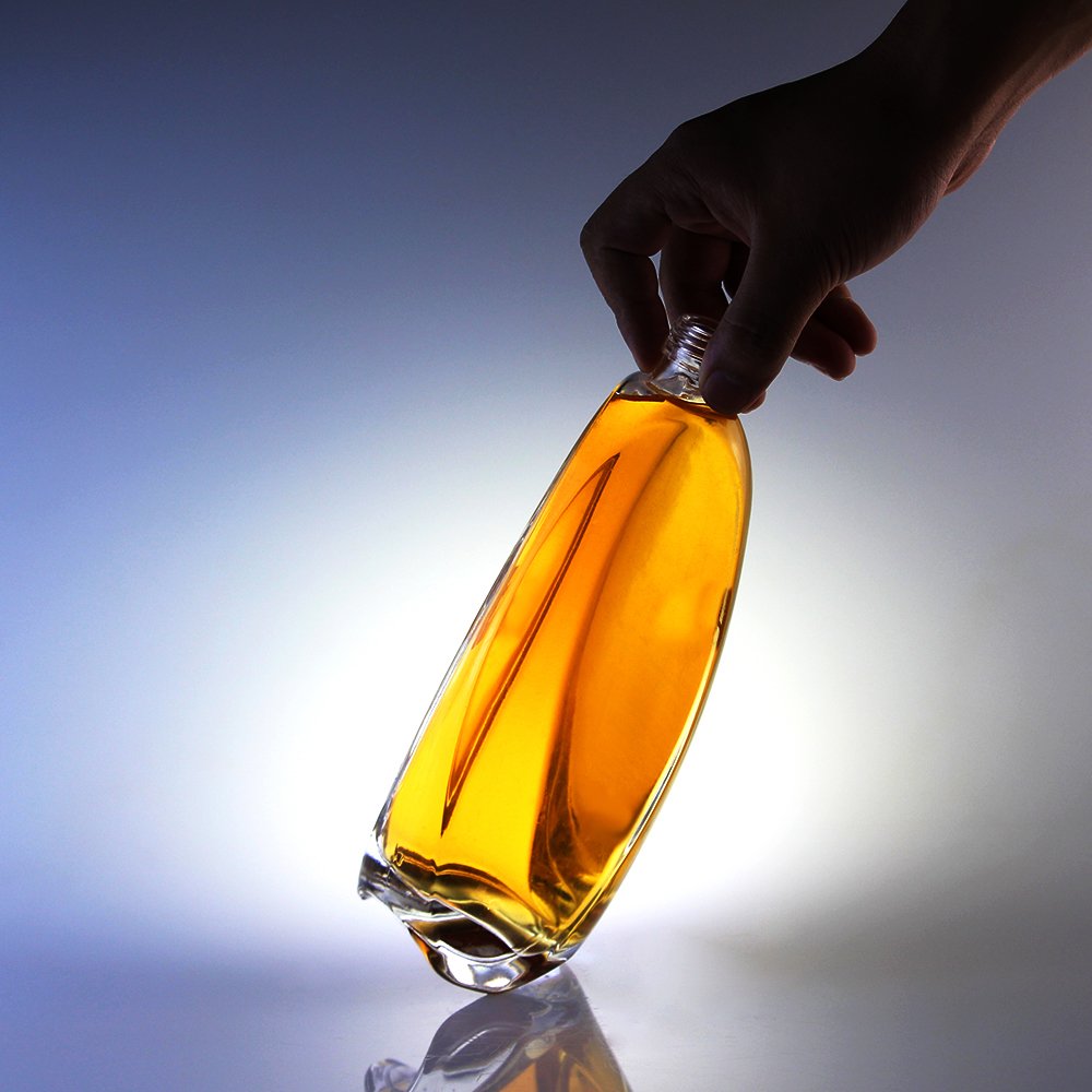 Unique Design Trihedron Glass Bottle 500ml 700ml 750ml Custom Whisky Vodka Tequila Gin Liquor Bottles Screw Cap