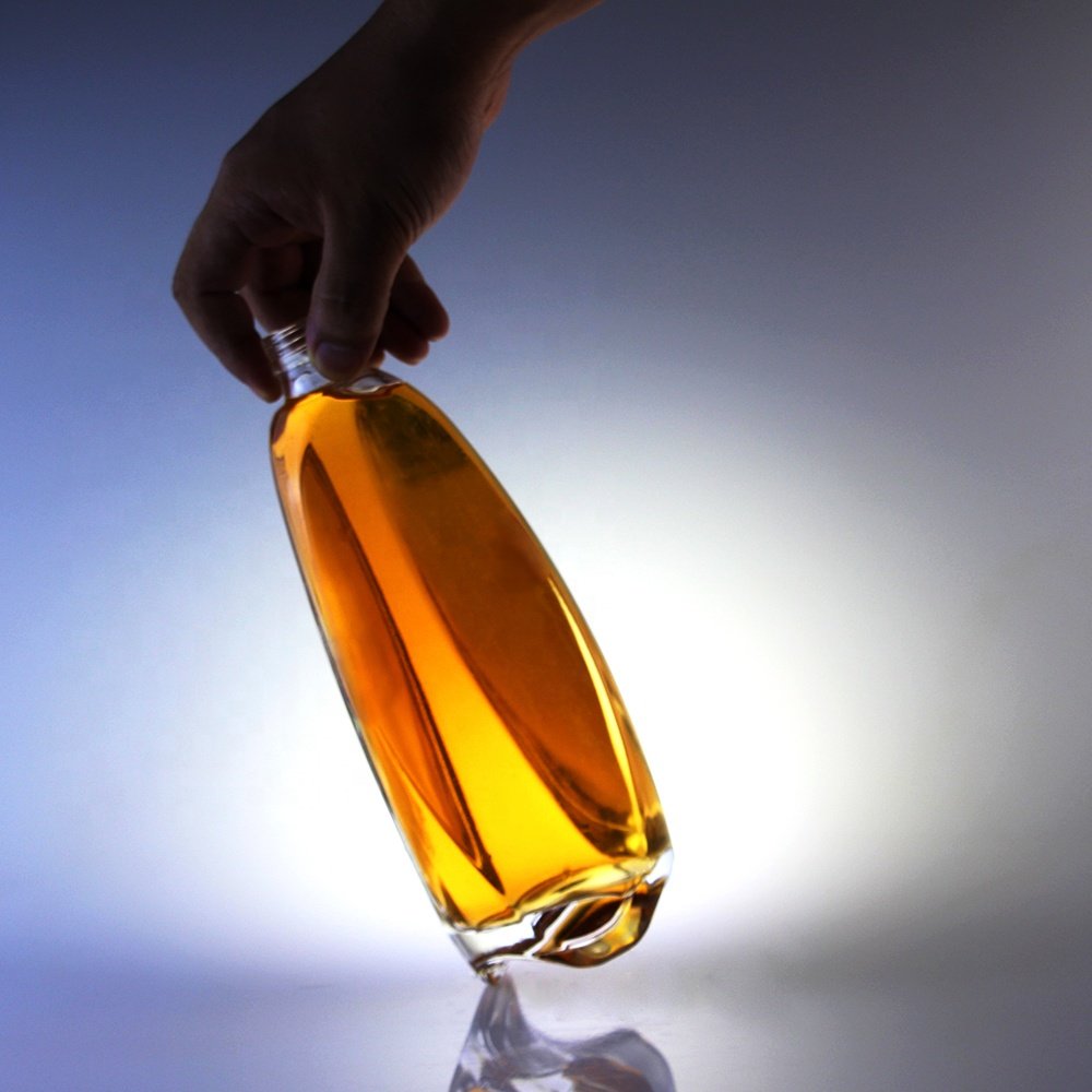 Unique Design Trihedron Glass Bottle 500ml 700ml 750ml Custom Whisky Vodka Tequila Gin Liquor Bottles Screw Cap