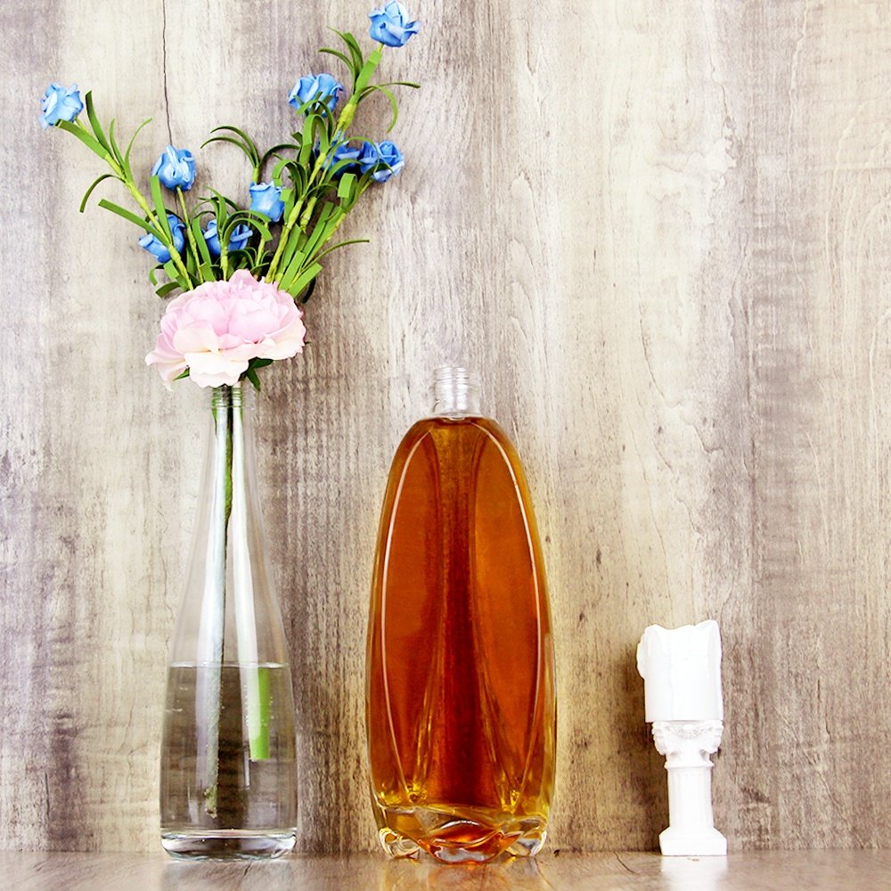 Unique Design Trihedron Glass Bottle 500ml 700ml 750ml Custom Whisky Vodka Tequila Gin Liquor Bottles Screw Cap
