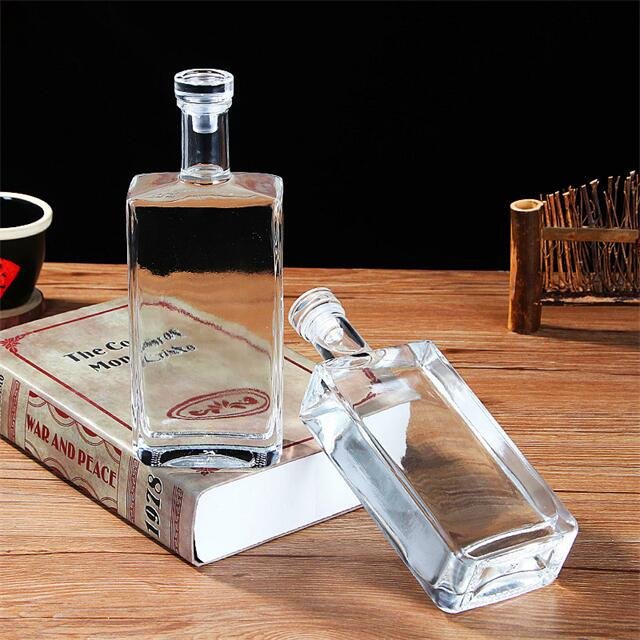 Rectangular 500ml 700ml 750ml Vodka Glass Bottle With Cork For Whiskey Brandy Tequila Rum Gin Custom Liquor Wine Bottle