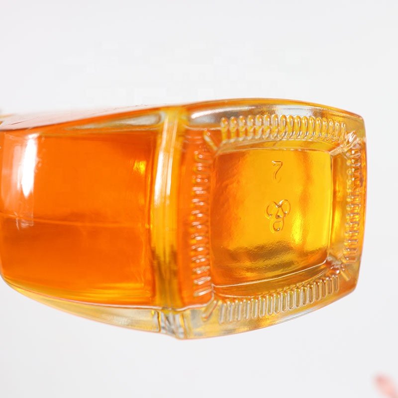 Violin Shape Bottle 700ml Glass Bottle Super Flint Glass Liquor Bottle Vodka Gum Brandy Bourbon with Cork Stopper