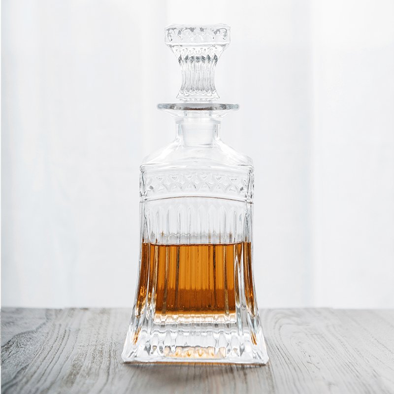 New Design Lead Free Crystal Glass Bottle Whiskey Decanter Crystal Wine Decanter Hot Sell Engraved Crystal Whiskey Decanter Set