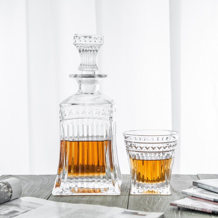 New Design Lead Free Crystal Glass Bottle Whiskey Decanter Crystal Wine Decanter Hot Sell Engraved Crystal Whiskey Decanter Set