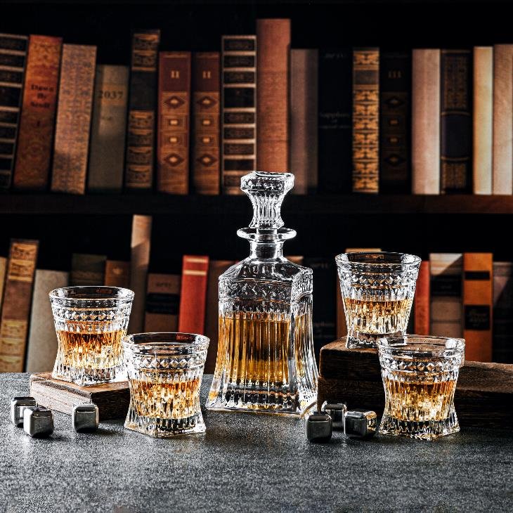 New Design Lead Free Crystal Glass Bottle Whiskey Decanter Crystal Wine Decanter Hot Sell Engraved Crystal Whiskey Decanter Set