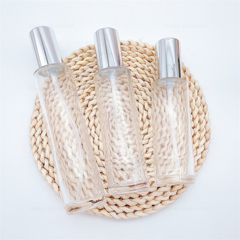 China Custom cosmetic packing 20ml 30ml 40ml 50ml 60ml 80ml 100ml 120ml Empty Classic Glass Bottles with spray Pumps