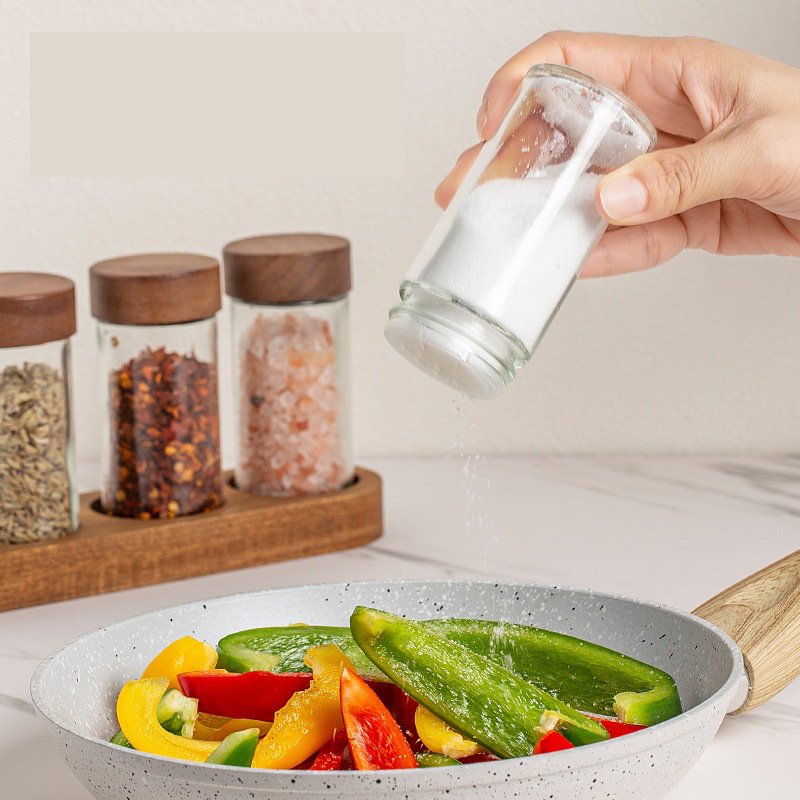 Hot Selling Empty Kitchen Spice Containers Herb And Seasoning Glass Bottle 100ml Round Spice Glass Jar Set