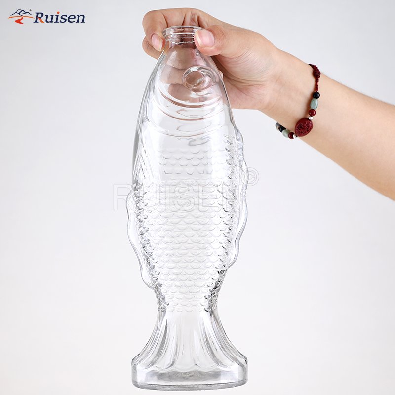 Wholesale Hot Goldfish Shaped Whiskey Bottle 500ml Oddly Shaped Glass Bottle