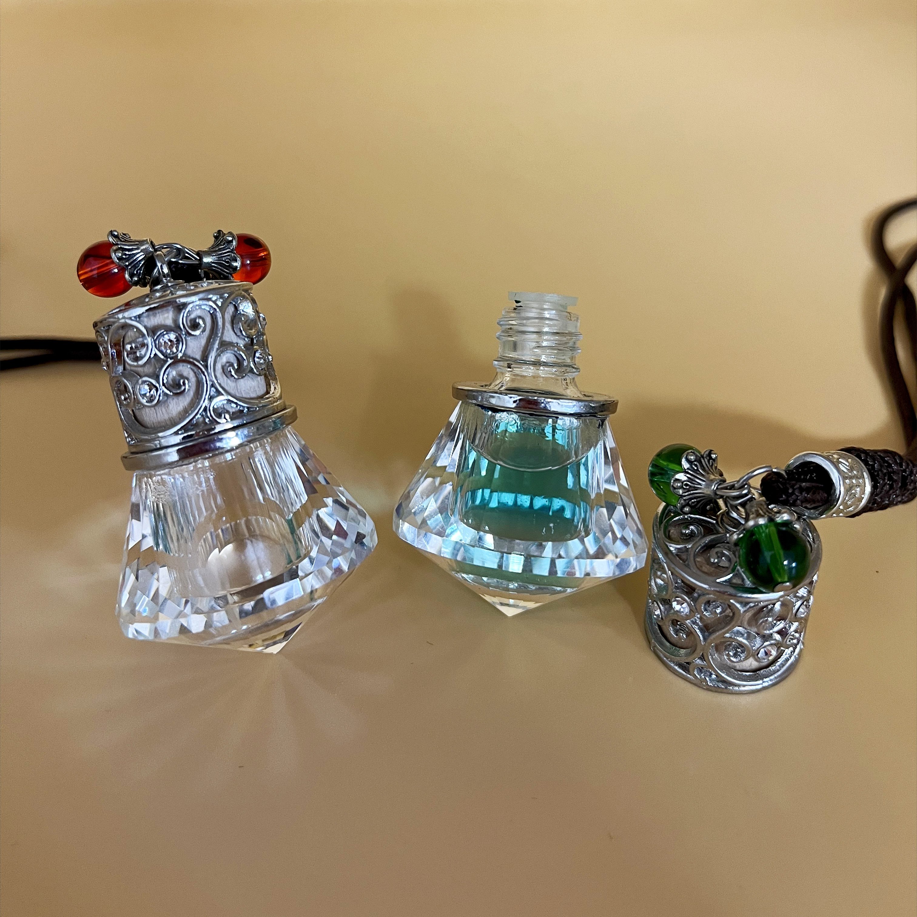 Air freshener car- Glass Bottles Share Fancy 8ml Diamond Shape Clear Perfume Glass Bottle Empty Car with Diffent metal cap