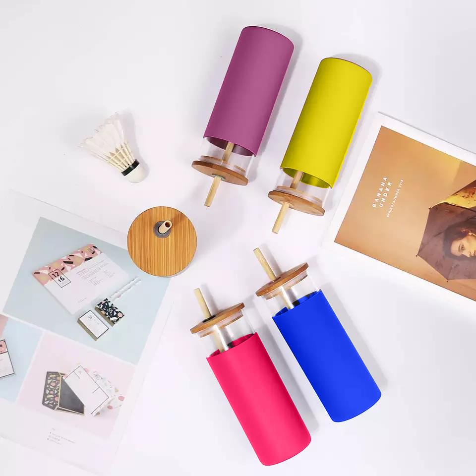 Silicone Protective Sleeve Bamboo Lid 500 ML Tumbler Glass Water Bottle With Straws Custom Silicone Cup Cover Glass Bottle