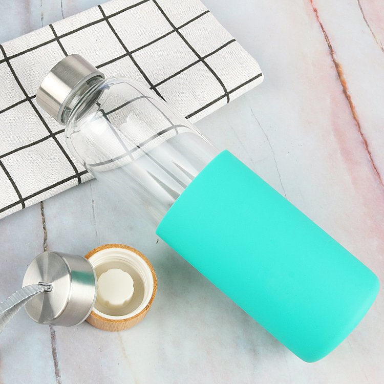 550ml / 18oz Drinking Water Bottle Glass with Custom Logo Silicone Sleeve Eco-Friendly and Durable